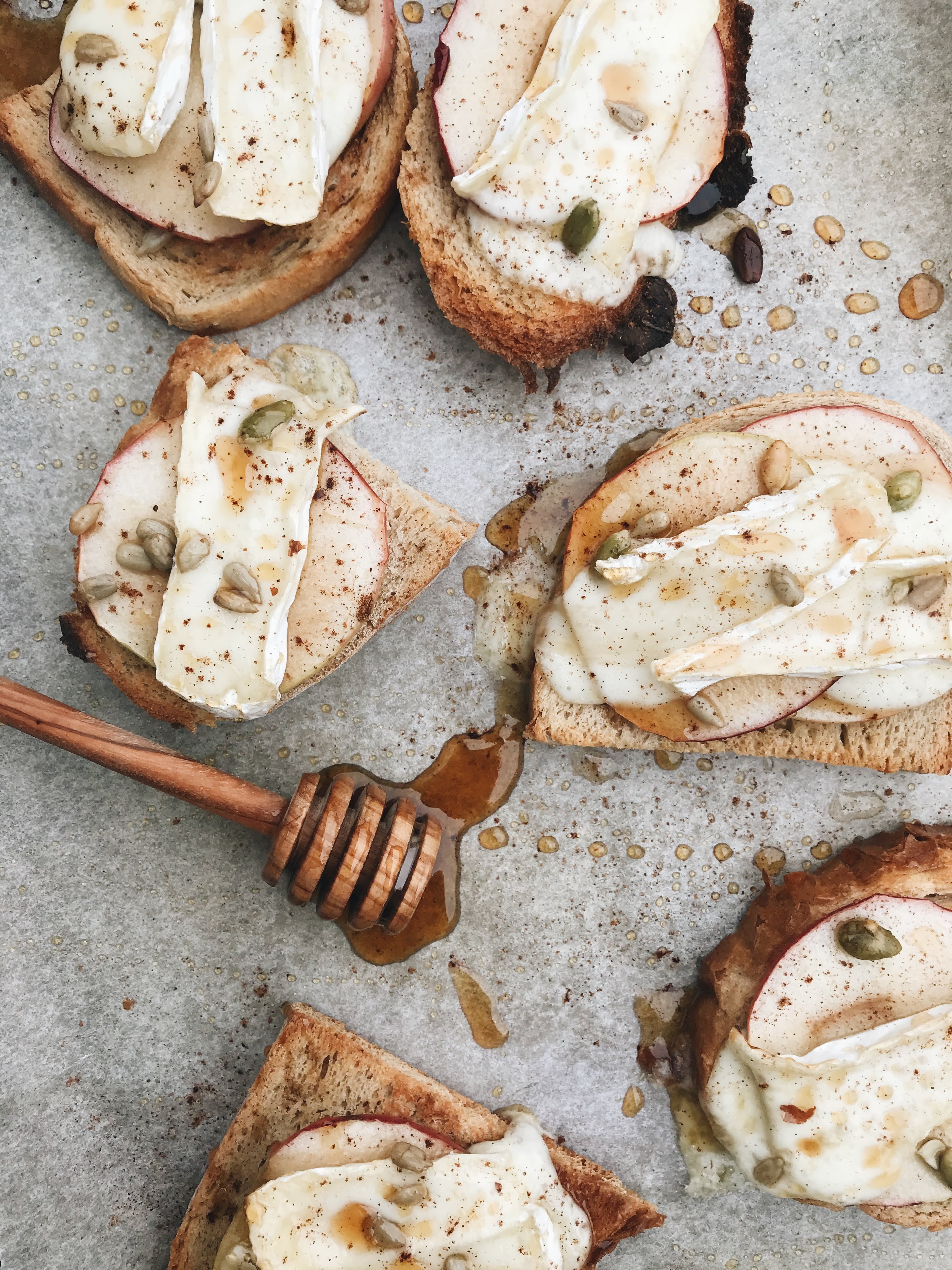 Apples-and-Honey Baked Brie Recipe